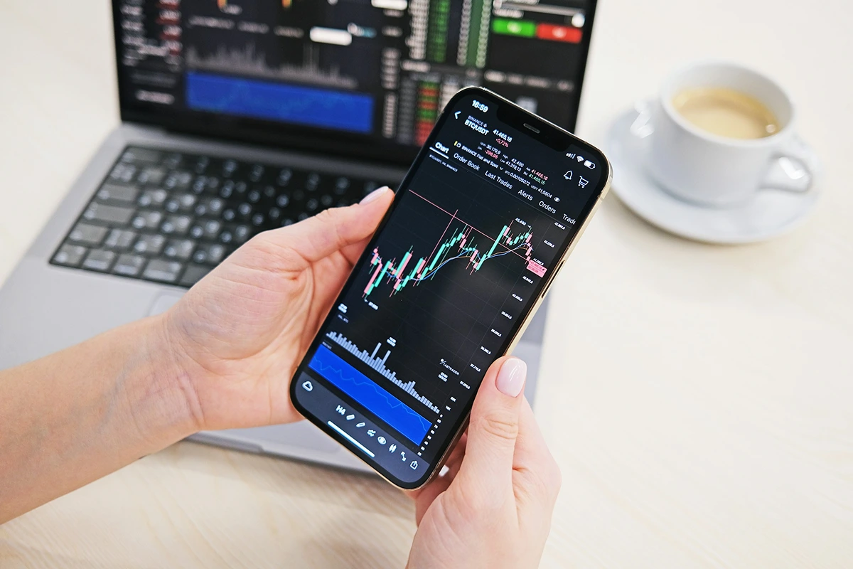 Crypto trading on Tolfex app smartphone
